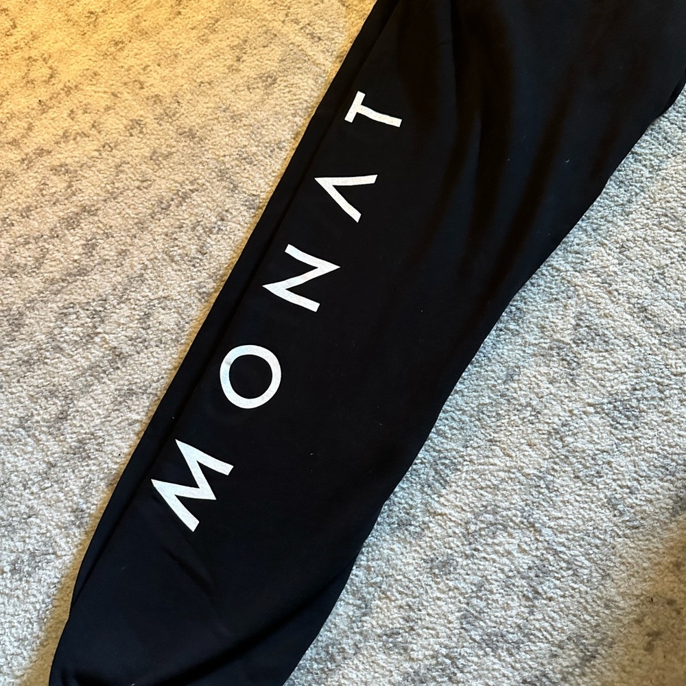 Monat sweats